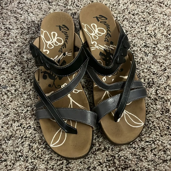 ROMIKA Strappy black leather wedge sandals - Picture 2 of 8